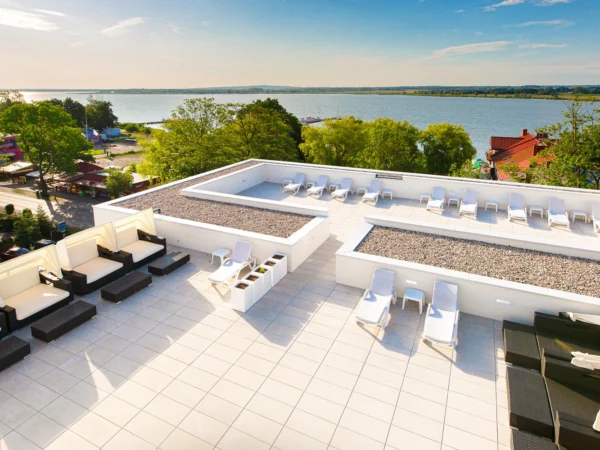 Luxusný pobyt pri Baltskom mori a jazere Jamno: hotel s wellness a strešnou terasou, raňajky alebo polpenzia