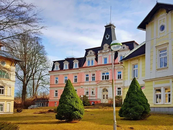 4* kúpeľný pobyt v Jeseníkoch s jedlom, neobmedzeným wellness aj zľavou na procedúry