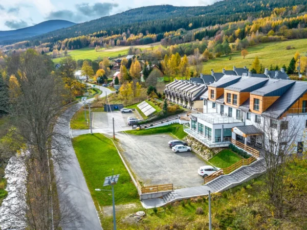Moderné apartmány pod Śnieżnikiem: wellness, raňajky a zázemie pre rodiny s deťmi
