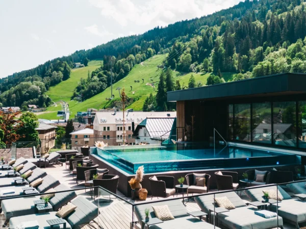 Krásny hotel v Schladmingu: wellness a strešný bazén, polpenzia plus, lanovka 300 metrov, sommercard
