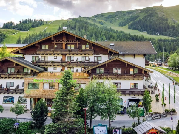 Dovolenka v Rakúsku: 4* hotel pri lanovke, polpenzia plus, neobmedzený wellness aj joga, poukaz na spa