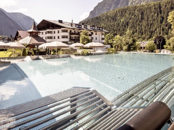 Luxusné Tirolsko: hotel 300 m od lanovky, bohatá polpenzia, bazény a saunový svet