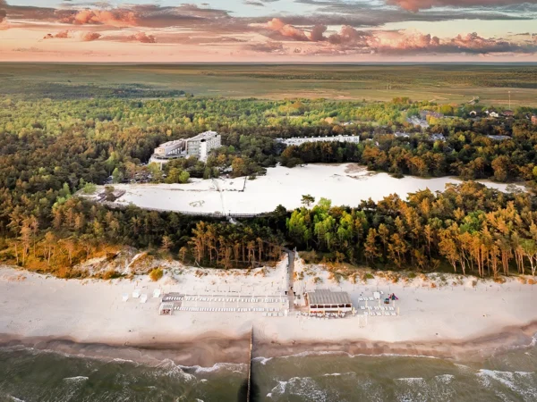 Dovolenka pri Baltskom mori: 5* hotel so súkromnou plážou, polpenzia aj neobmedzený vstup do termálneho wellness