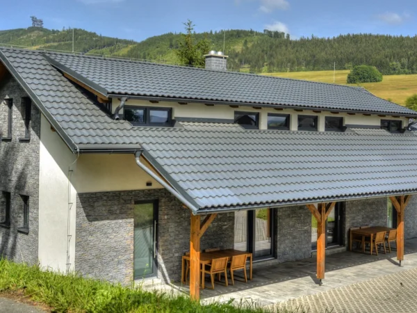 Dovolenka na Dolnej Morave: moderné poschodové apartmány, výhľad na chodník v oblakoch, zjazdovky