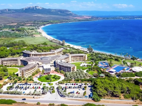 Dovolenka na Sardínii: 4* rodinný hotel pri pláži s all inclusive light, 3 bazény, animácie