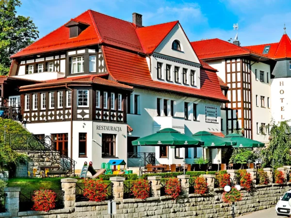 Polanica Zdrój: historický hotel s wellness, polpenzia aj vybavenie pre rodiny