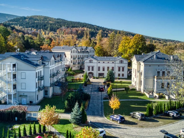 Luxusný hotel v kúpeľnom meste v poľských Jizerkách: neobmedzený wellness, jedlo, detské herne