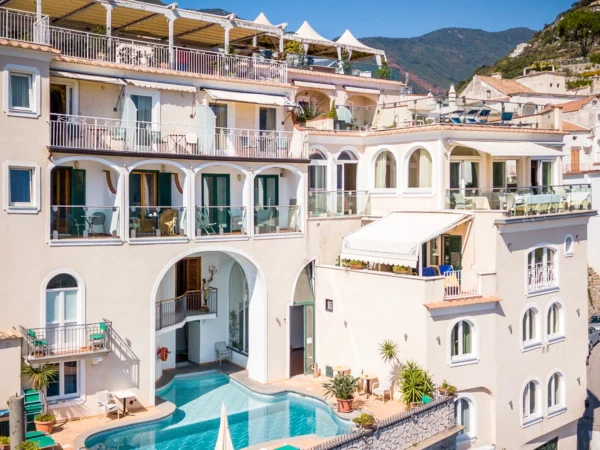 Pobyt na pobreží Amalfi v mestečku Ravello: 4* hotel s raňajkami alebo polpenziou a bazénom, 1,5 km od mora