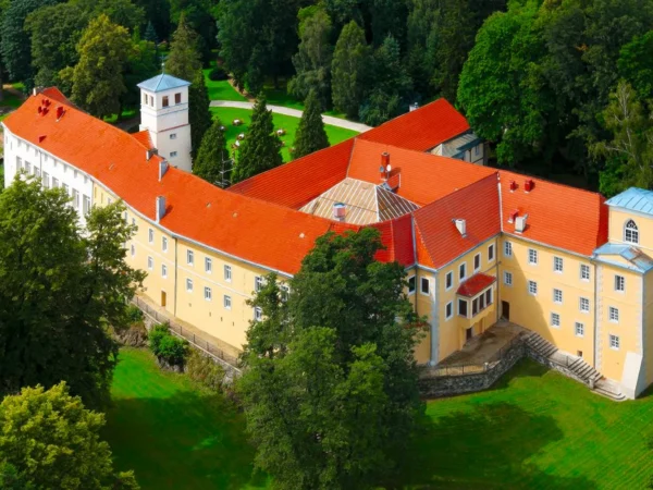 Romantika na poľskom zámku, 13 km od hraníc: neobmedzený vstup do wellness, raňajky alebo polpenzia