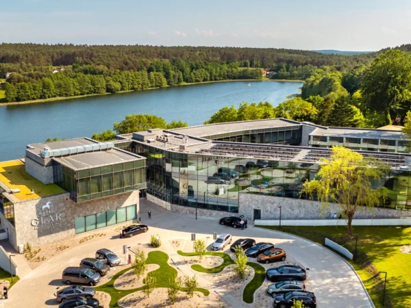 Nový hotel pri jazere Wisełka: pláže Baltu aj Volyňský park na dosah, wellness a polpenzia v cene