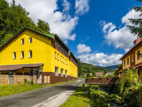 Dovolenka v Krkonošiach: hotel so stravou blízko lyžiarskeho areálu a turistických trás