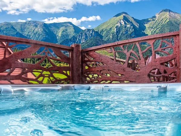 Pobyt s noblesou: luxusné chaty s výhľadom na Belianske Tatry, vlastná sauna a jacuzzi na terase