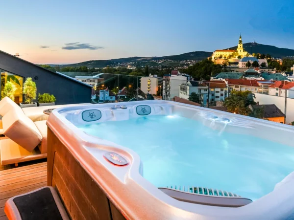 Romantický pobyt v Nitre s privátnym wellness na streche s výhľadom na mesto a raňajkami