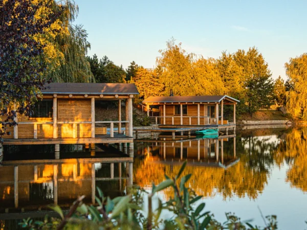 Pobyt vo vybavenom vodnom domčeku na Vysočine: požičanie loďky aj privátna sauna