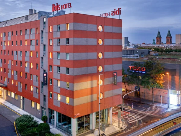 Moderný hotel v Prahe na Smíchove s raňajkami, na dosah historického centra, divadiel aj nákupov