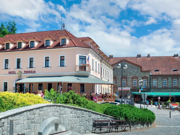 Hluboká nad Vltavou: hotel pod zámkom s polpenziou aj wellness v blízkosti golfu
