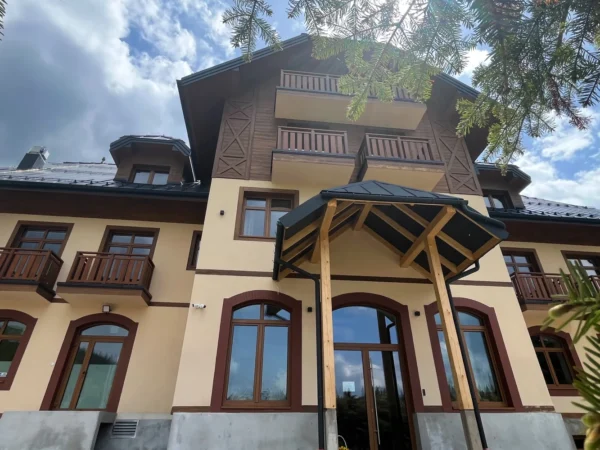 Oddych pod majestátnymi štítmi Tatier: alpské ubytovanie aj raňajky