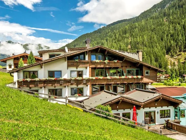Relax v Tirolsku: hotel kúsok od ľadovca Hintertux, strava a wellness
