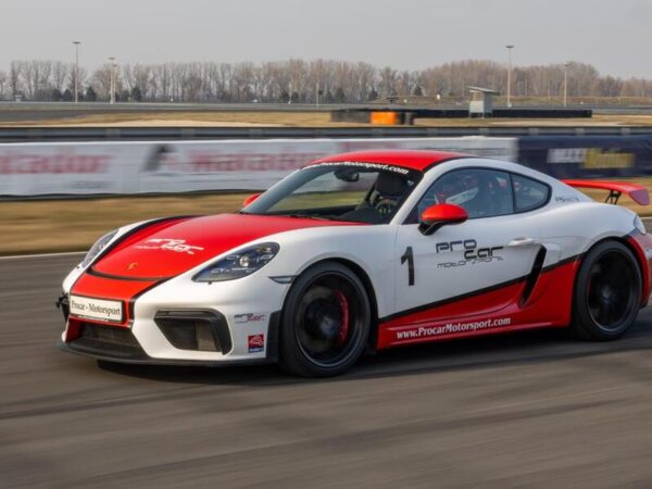 Jazda v pretekárskom Porsche 718 Cayman GT4