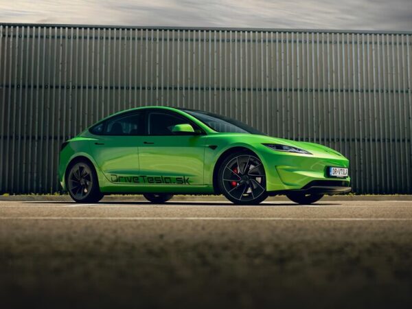 Jazda na Tesle Model 3 Highland Performance