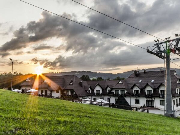 Obľúbený Kompleks Beskid*** ihneď pri lyžiarskom svahu s neobmedzeným wellness a polpenziou