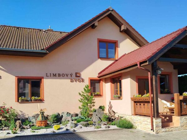 Penzión Limbový dvor len na skok od termálov, s mini farmou a raňajkami