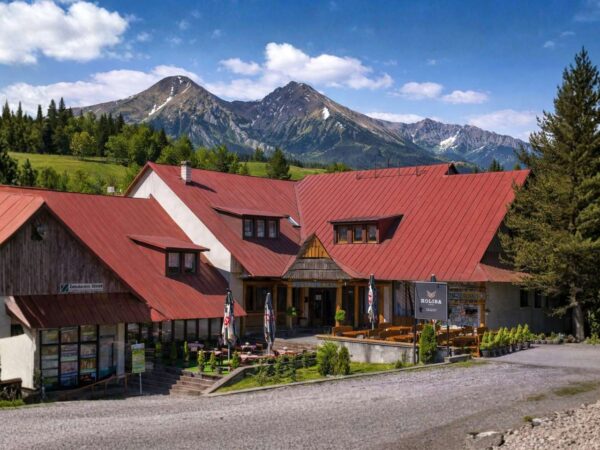 SOVA Hotel & Restaurant pod majestátnymi Belianskymi Tatrami s reštauráciou tradičnej kuchyne