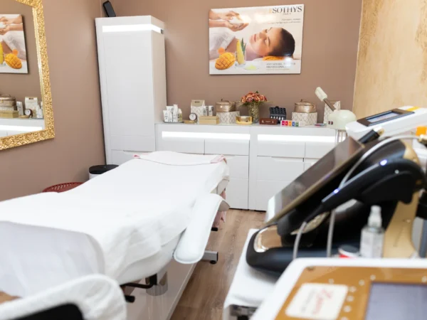 Účinné ošetrenia pre žiarivú pleť: Lososie spermie, karbónový laser aj microneedling