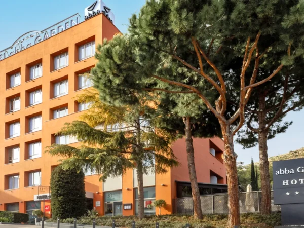 4* hotel v pokojnej časti Barcelony: raňajky, vonkajší bazén, sauny aj vírivka