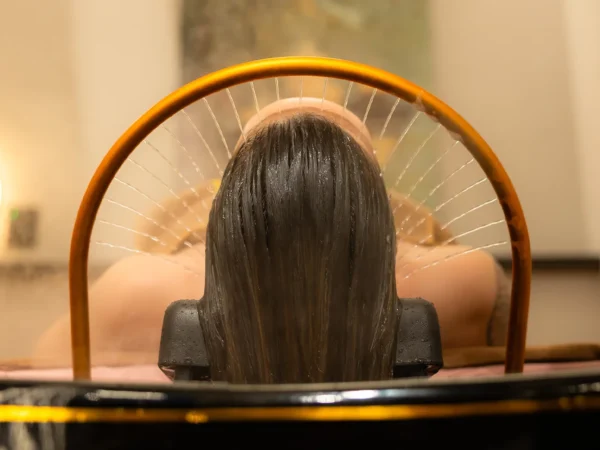 Vlasový rituál s masážou a maskou na tvár pre ženy alebo antistresový head spa rituál pre pánov