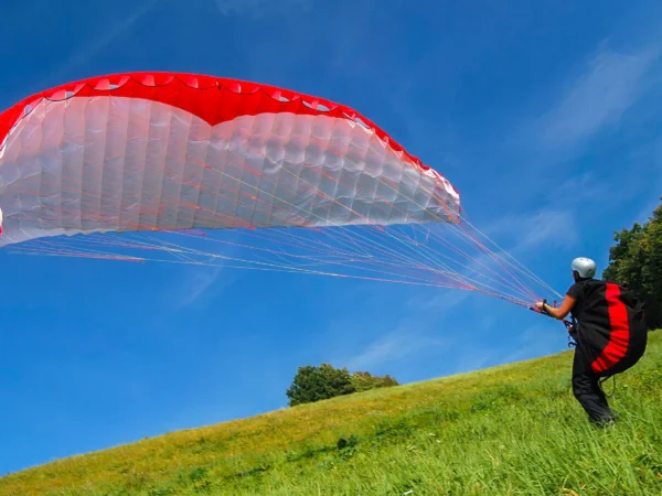 Kurz paraglidingu: jednodňový poznávací alebo šesťdňový pre získanie preukazu