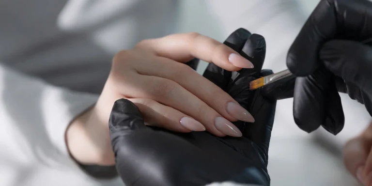 Manikúra, gélové nechty, baby boomer či modelácia pomocou dual foriem