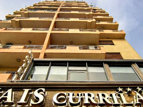 Albánske letovisko Drač: hotel priamo pri pláži s raňajkami
