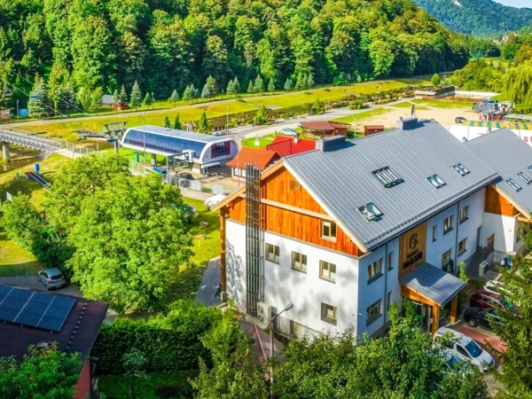 Vila pri dolnej stanici lanovky v kúpeľnej Szczawnici s množstvom aktivít v okolí a možnosťou raňajok