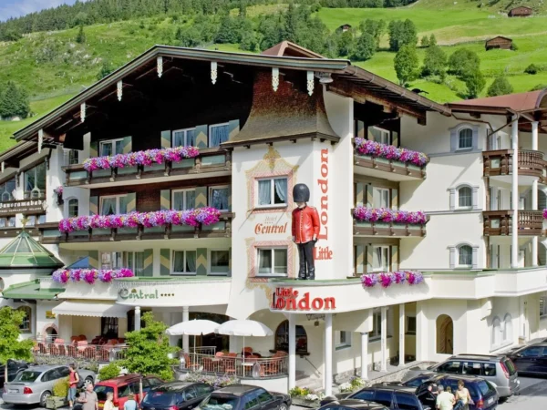 Dovolenka v Zillertalských Alpách: 4* hotel s polpenziou, neobmedzeným wellness a kartou výhod