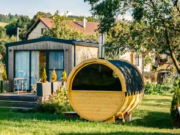 Tinyhouse alebo Hygge–cabin na Liptove so súkromnou saunou a letným bazénom