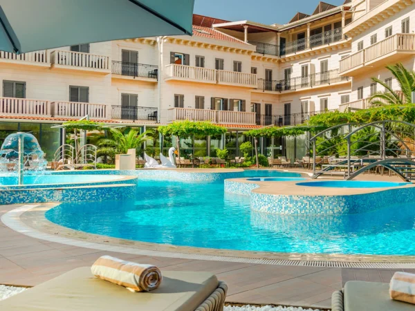 Luxusný hotel v slnečnej Dalmácii: polpenzia aj neobmedzený wellness