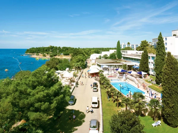 Chorvátska Istria: 3* hotel v Poreči s all inclusive, 50 metrov na pláž, bazén aj šport, first minute zľavy