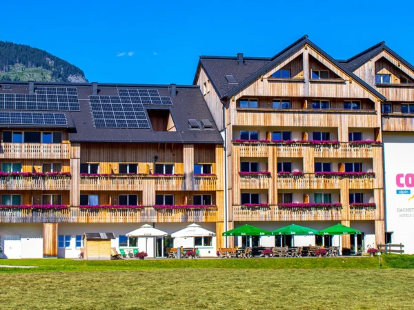 Dovolenka v Alpách: moderný horský hotel COOEE alpin Dachstein s raňajkami alebo polpenziou a saunami