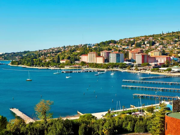 4* dovolenka v Portoroži: hotel so súkromnou plážou, polpenziou a bazénmi