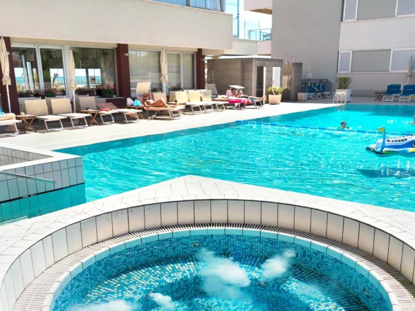 Dovolenka v talianskom Rimini: 4* hotel pri pláži, strava, wellness aj miniklub