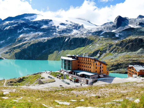 Na výlety do Rakúska: 3* hotel vo výške 2315 m, pri jazere a ľadovci, polpenzia, wellness, deti do 12 rokov zdarma