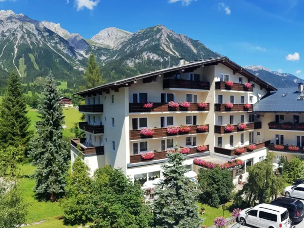 Dovolenka na Dachsteine: jedlo, bazén a sauna, zľavová karta, 2 deti zdarma