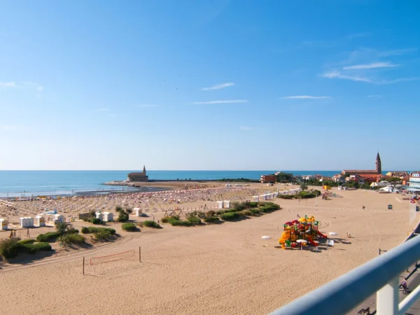 Dovolenka v Taliansku: 3* hotel v Caorle priamo pri pláži s raňajkami aj plážovým servisom