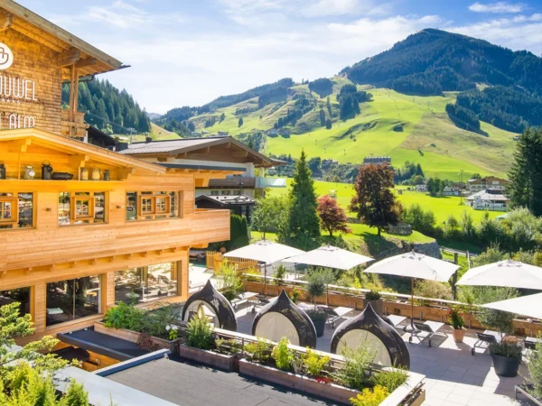 Luxusná rodinná dovolenka v Alpách: 4* hotel s polpenziou plus, neobmedzený wellness, karta výhod