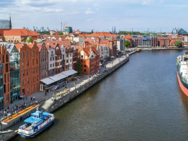 Moderný hotel v centre Gdanska, priamo pri rieke a starom žeriave: raňajky a neobmedzene sauna