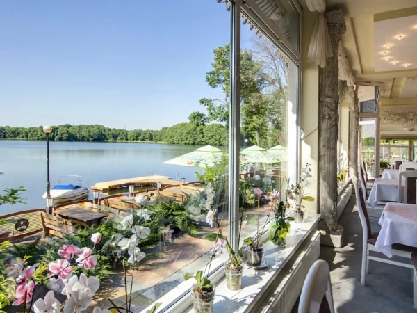 Dovolenka pri Mazurských jazerách: 3* hotel priamo pri promenáde aj raňajky alebo polpenzia