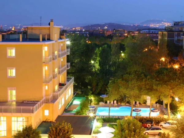 Rimini: hotel pri pláži s bazénom aj raňajkami, 1 noc zdarma aj first minute zľava