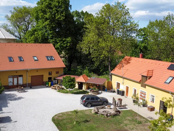 Pobyt na statku pod Brdmi: vybavené apartmány až pre 5 osôb aj vychádzka na koňoch