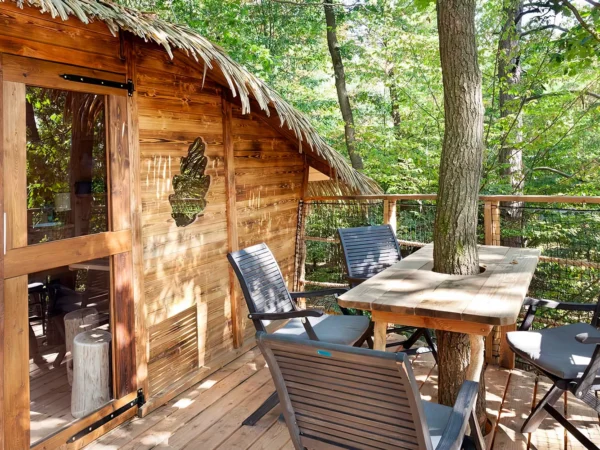 Romantický treehouse na Sázave: plný minibar, možnosť raňajok a božský výhľad